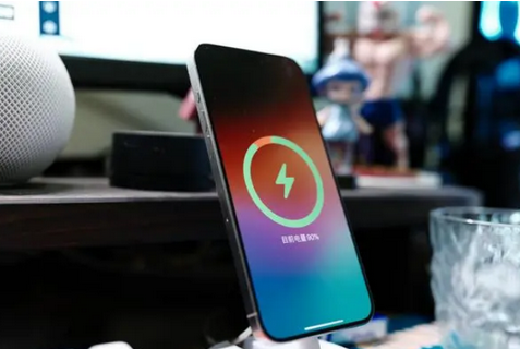 凤县苹果15换屏服务分享用什么充电器给iPhone15充电更好 